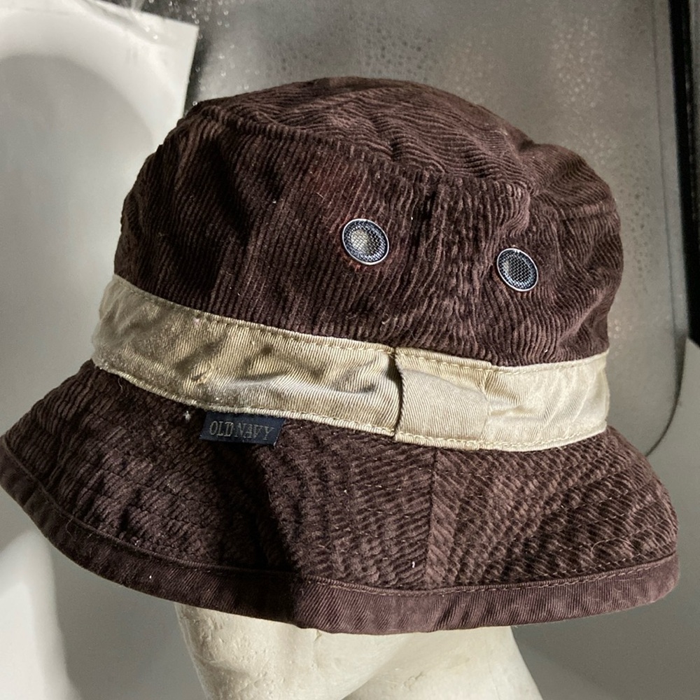 Old Navy brown corduroy bucket hat in like new condition. M/L